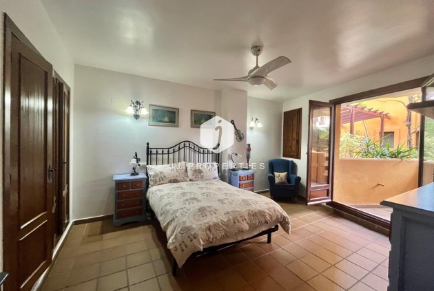 Resale - Bungalow -
Torrevieja - Punta prima