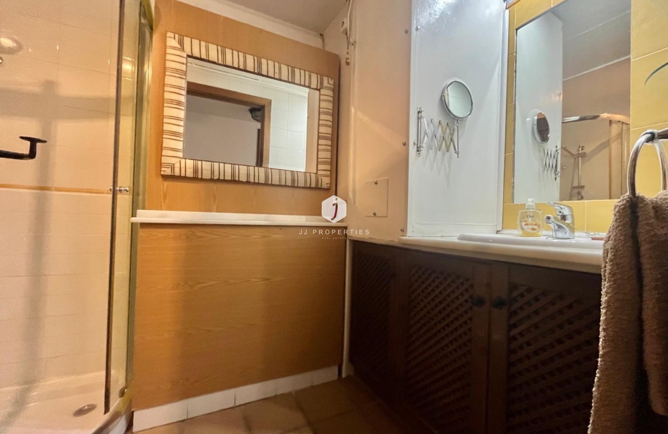 Resale - Bungalow -
Torrevieja - Punta prima