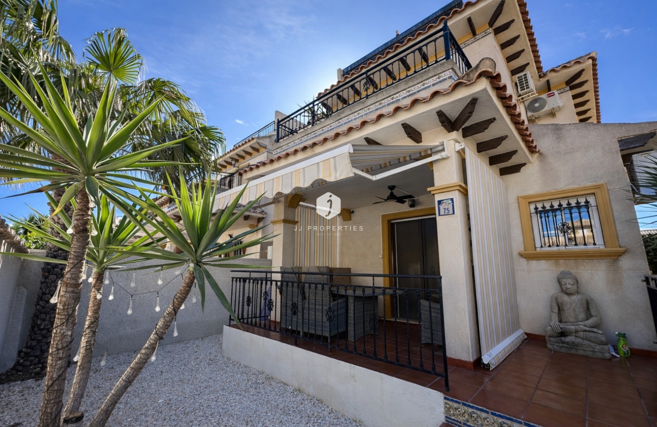 Resale - Chalet -
Orihuela Costa - Villa's San Jose IV