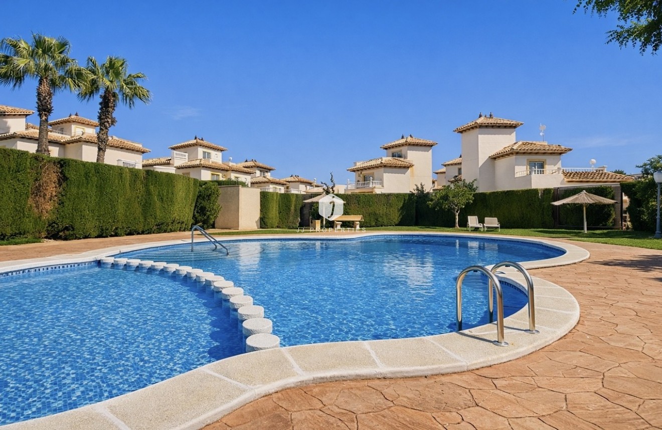 Resale - Chalet -
Orihuela Costa - Villa's San Jose IV