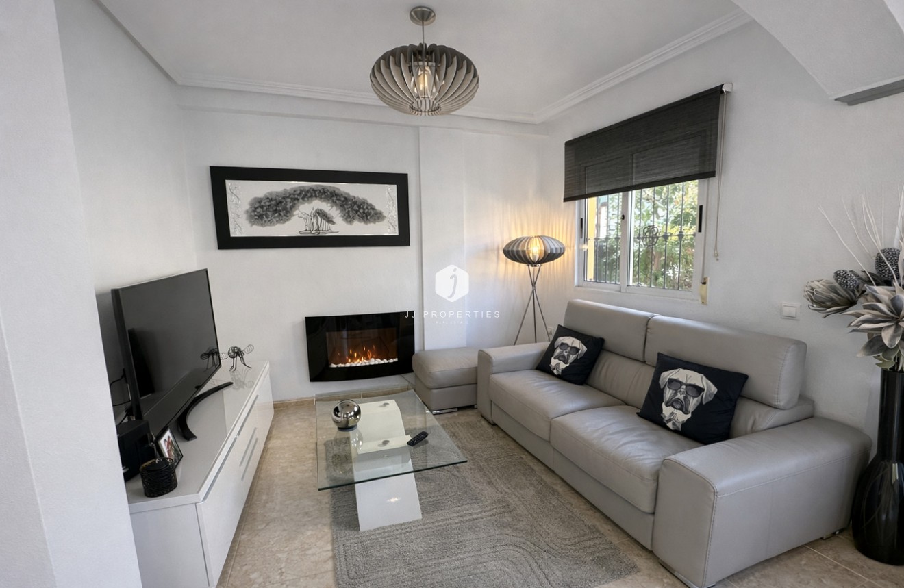 Resale - Chalet -
Orihuela Costa - Villa's San Jose IV