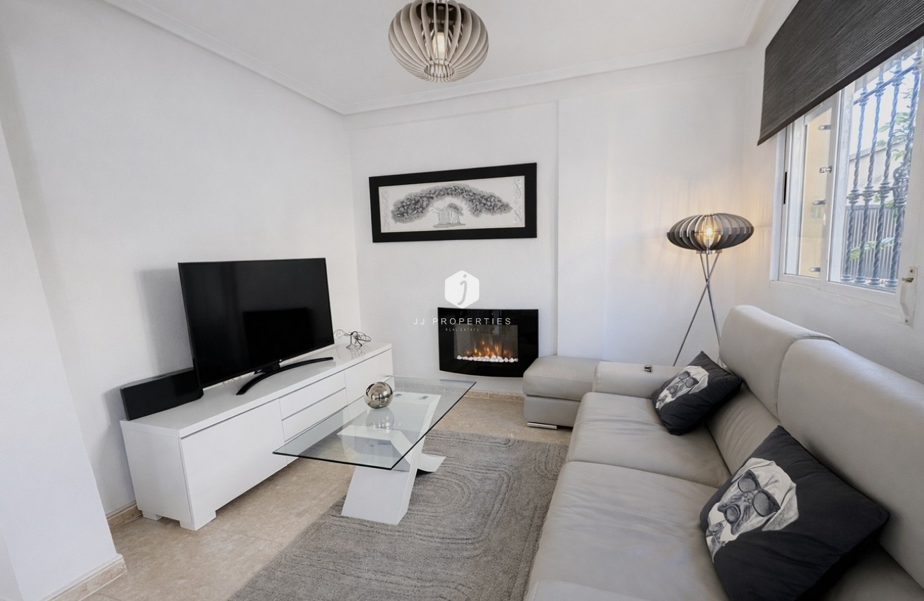 Resale - Chalet -
Orihuela Costa - Villa's San Jose IV