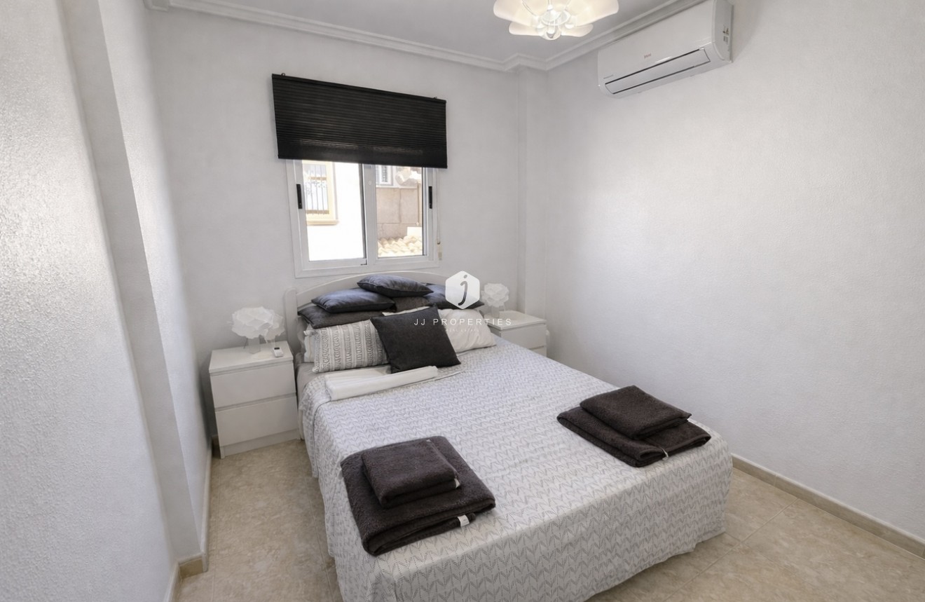 Resale - Chalet -
Orihuela Costa - Villa's San Jose IV