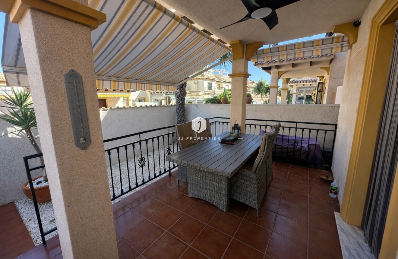 Resale - Chalet -
Orihuela Costa - Villa's San Jose IV