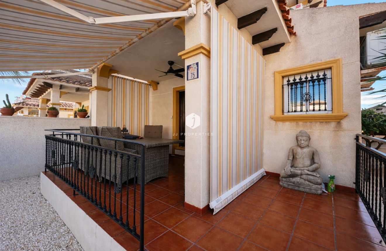 Resale - Chalet -
Orihuela Costa - Villa's San Jose IV