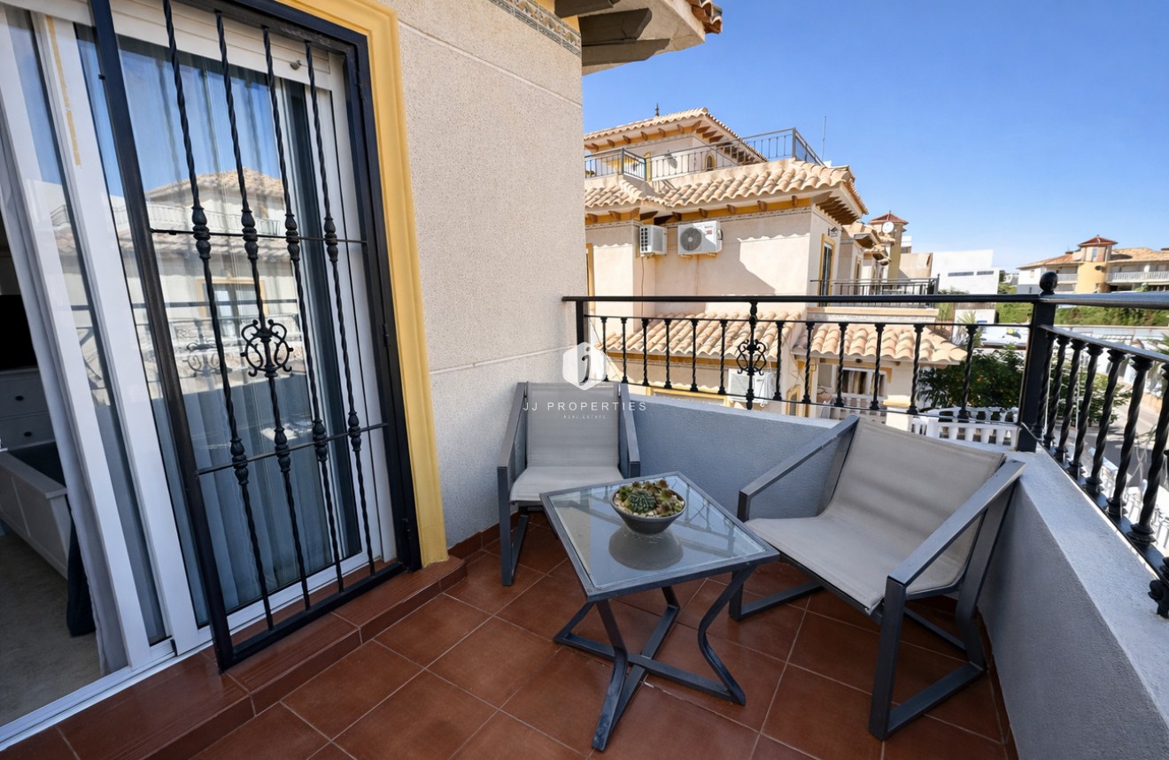 Resale - Chalet -
Orihuela Costa - Villa's San Jose IV