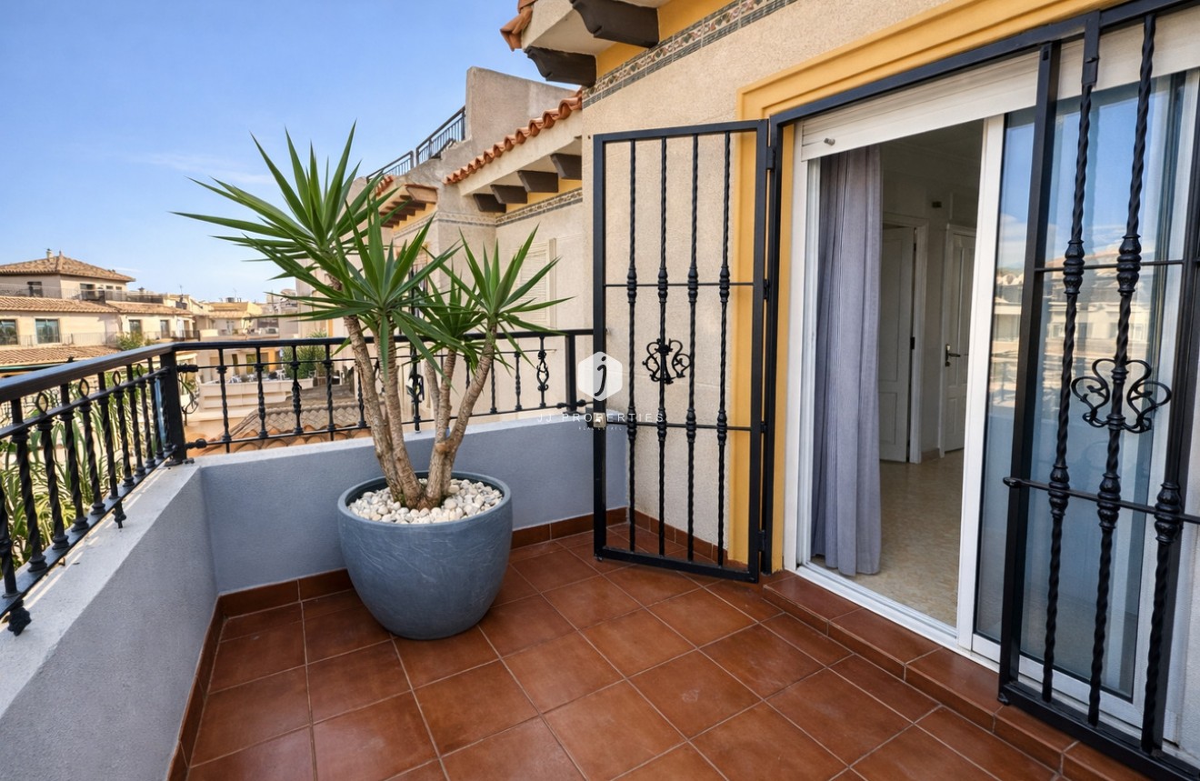 Resale - Chalet -
Orihuela Costa - Villa's San Jose IV