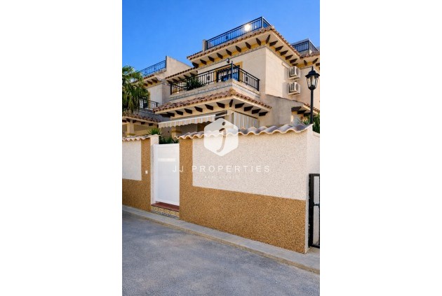 Resale - Chalet -
Orihuela Costa - Villa's San Jose IV