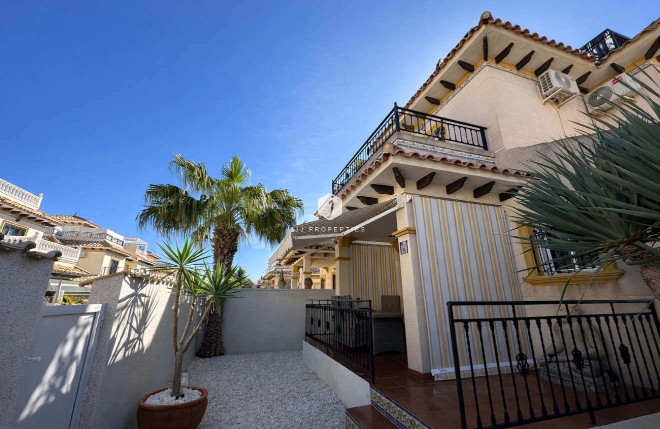 Resale - Chalet -
Orihuela Costa - Villa's San Jose IV