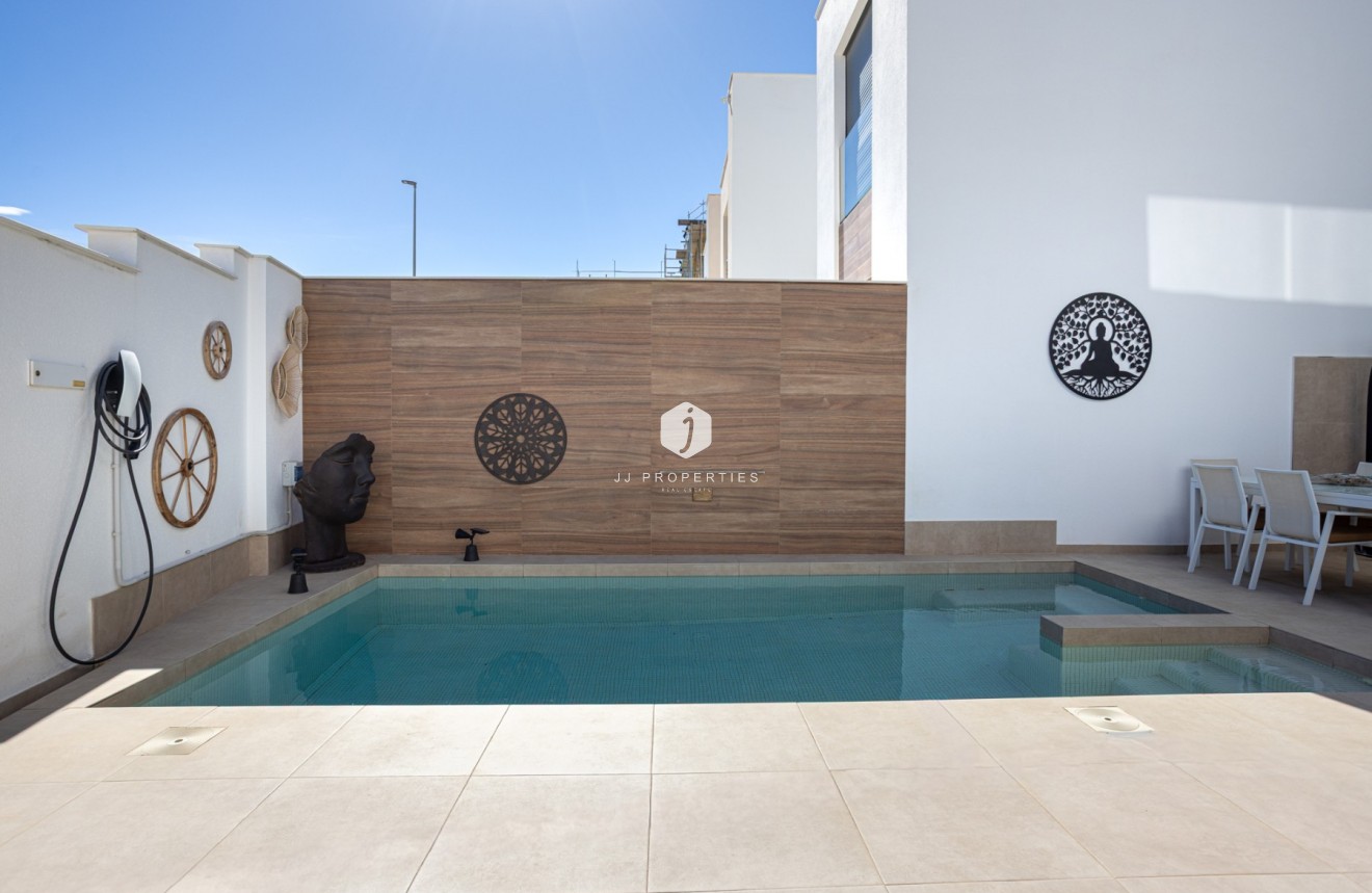 Resale - Villa -
Benijofar - Costa Blanca