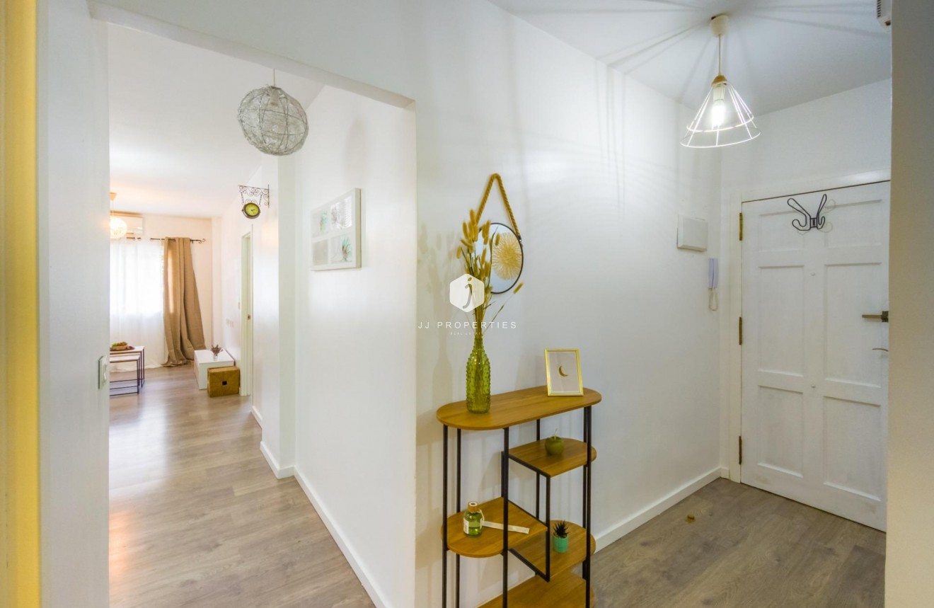 D'occasion - Appartement -
Torrevieja - Estacion de autobuses