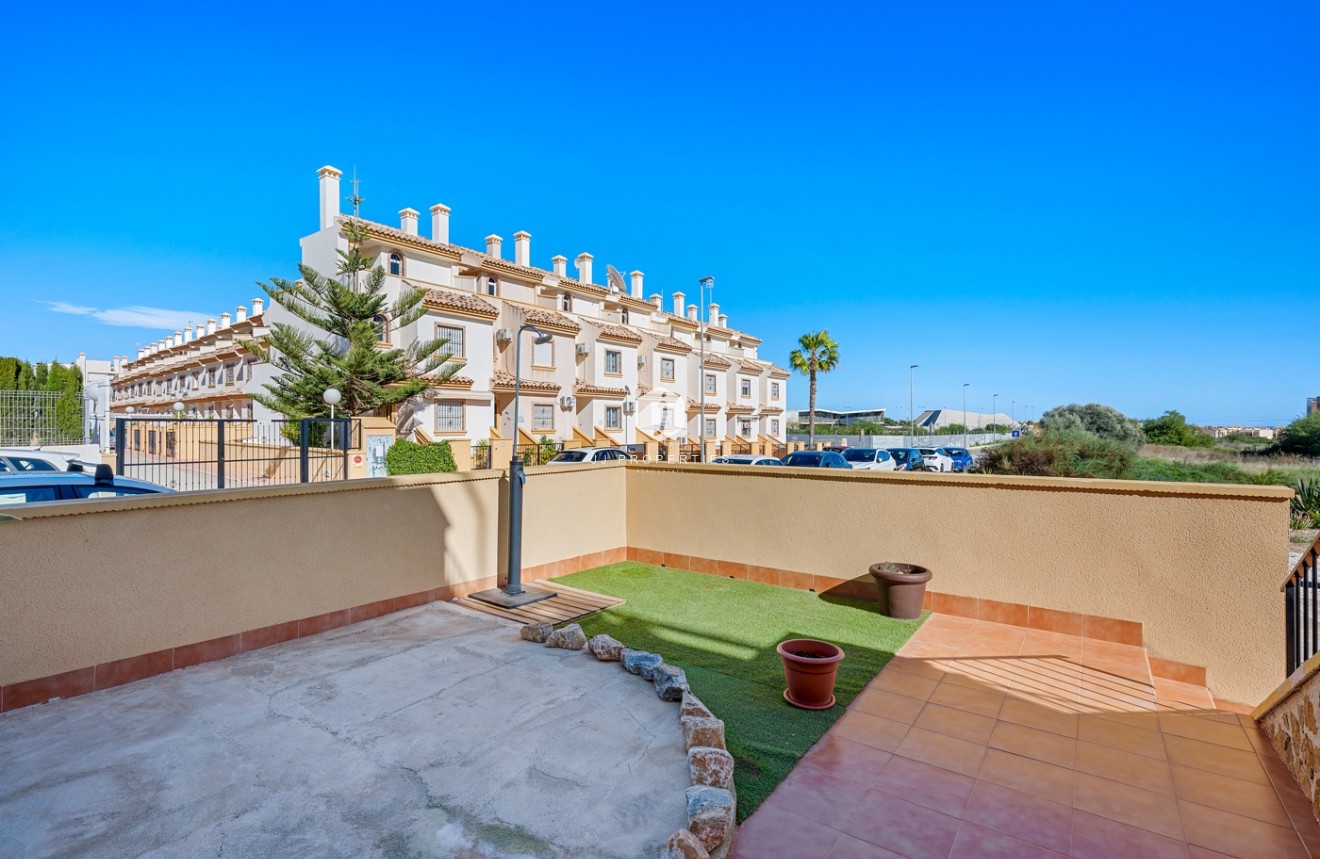 Resale - Villa -
Orihuela Costa - Costa Blanca