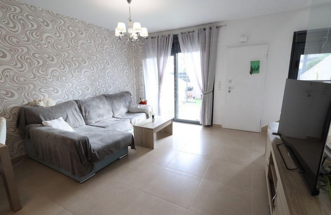 Resale - Chalet -
Orihuela Costa - Costa Blanca