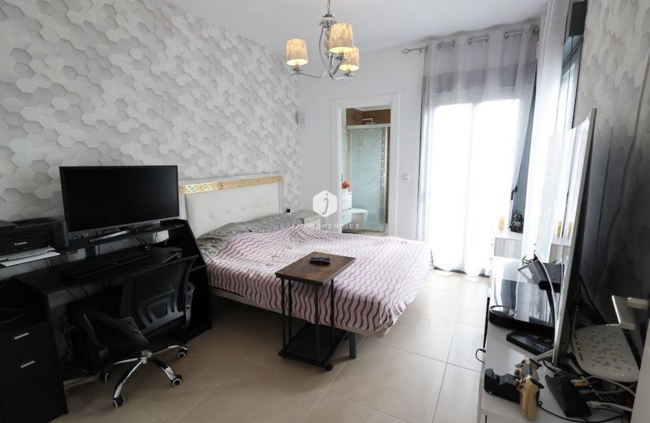 Resale - Chalet -
Orihuela Costa - Costa Blanca