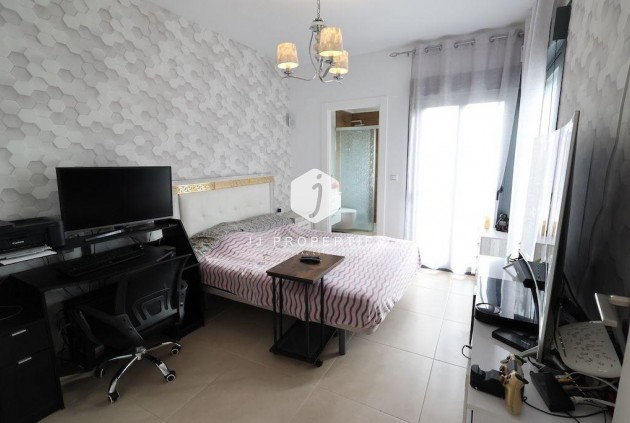 Resale - Chalet -
Orihuela Costa - Costa Blanca