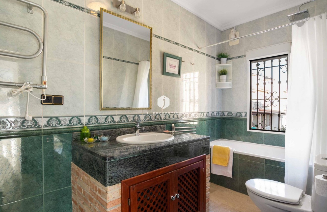 Resale - Chalet -
Orihuela Costa - Los Almendros-la Florida