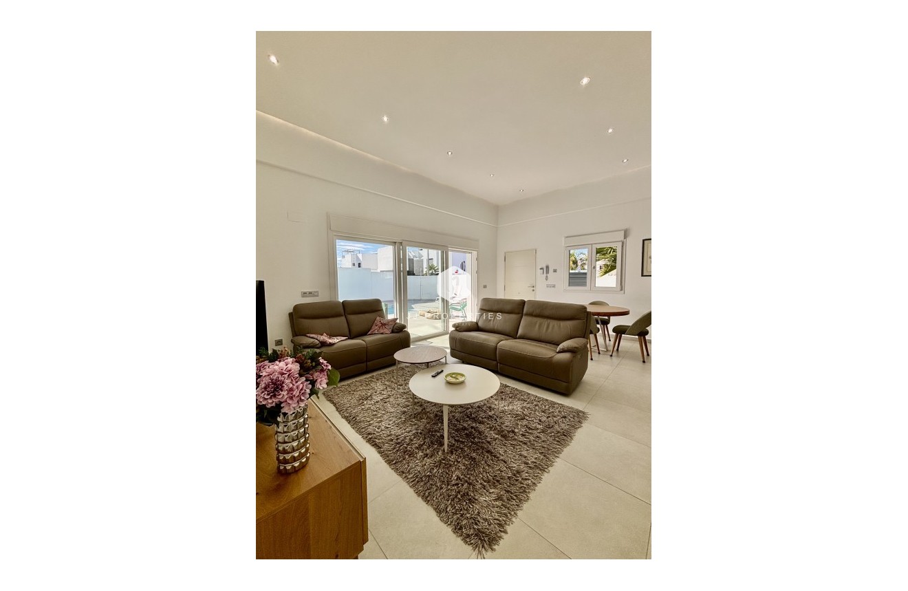 Resale - Villa -
Benijofar - Costa Blanca