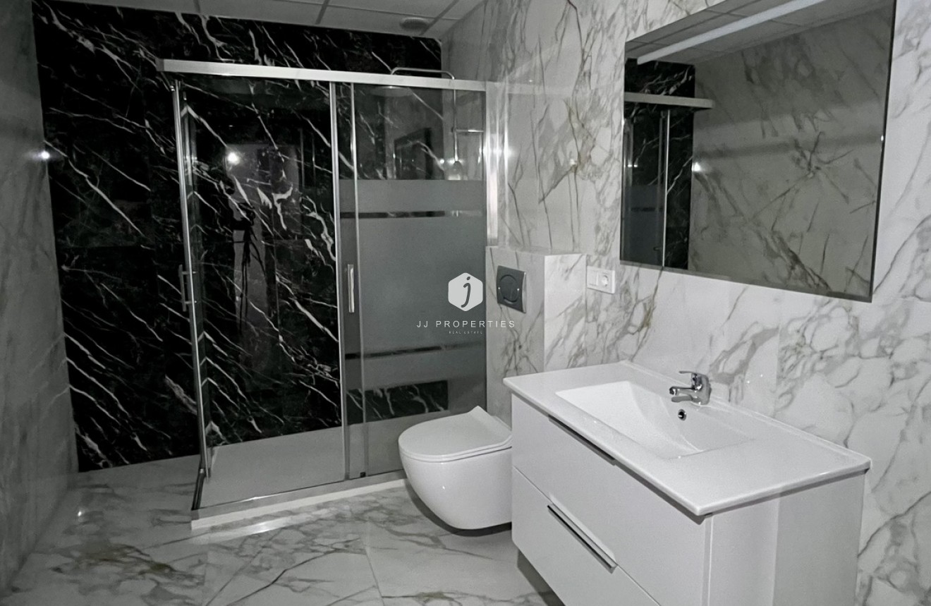 Resale - Apartment / flat -
Torrevieja - PLAYA LOS LOCOS