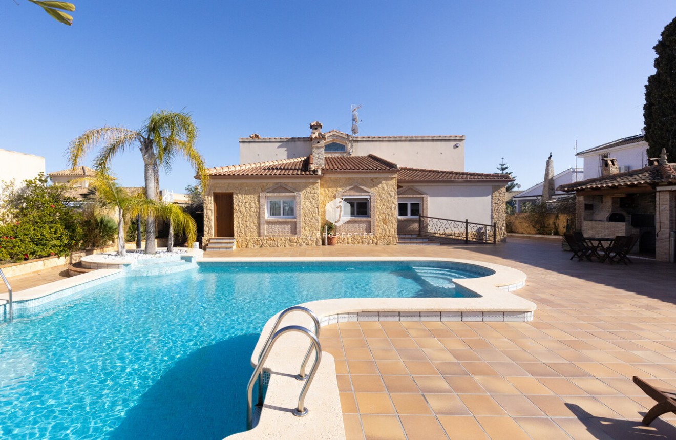 Resale - Villa -
Torrevieja - Costa Blanca