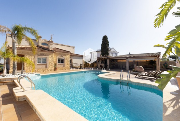 Resale - Villa -
Torrevieja - Costa Blanca