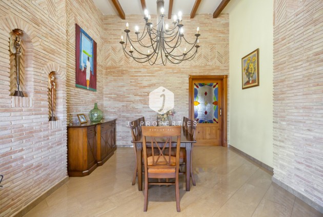 Resale - Villa -
Torrevieja - Costa Blanca