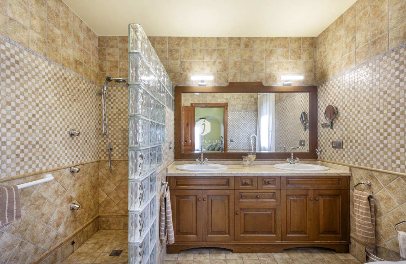 Resale - Villa -
Torrevieja - Costa Blanca