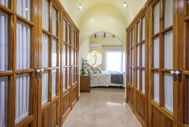 Resale - Villa -
Torrevieja - Costa Blanca