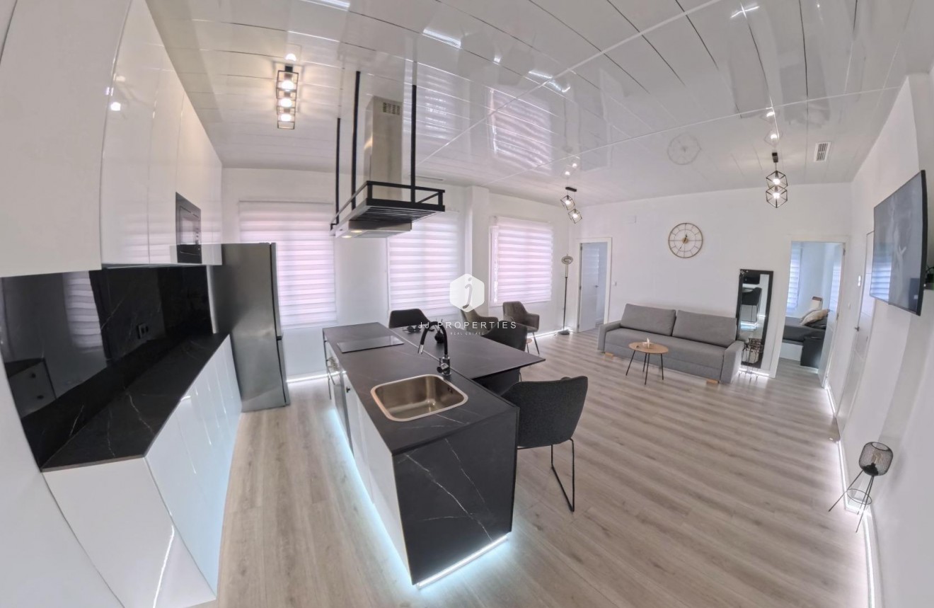 D'occasion - Appartement -
Torrevieja - Playa del Cura