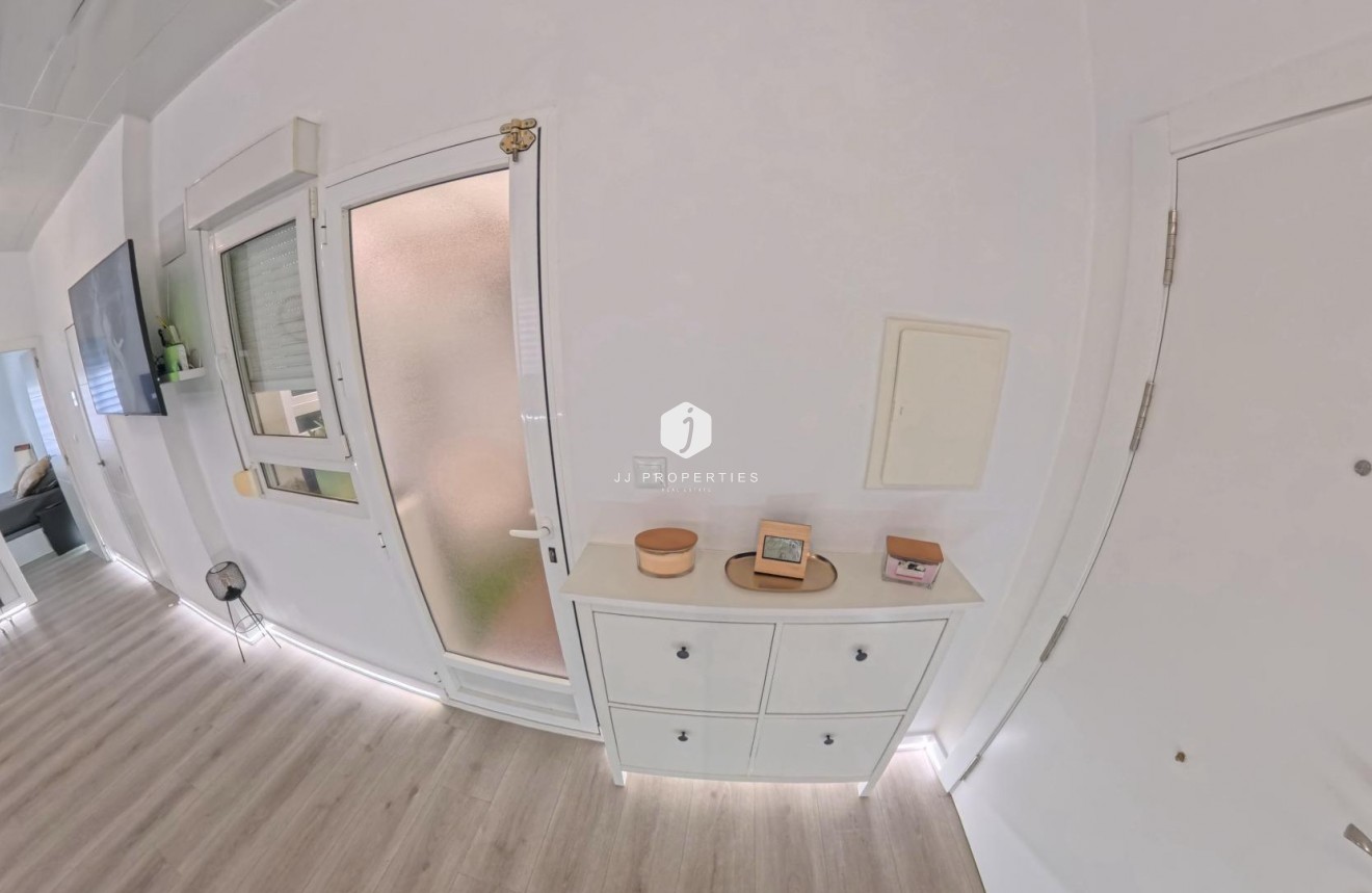 D'occasion - Appartement -
Torrevieja - Playa del Cura