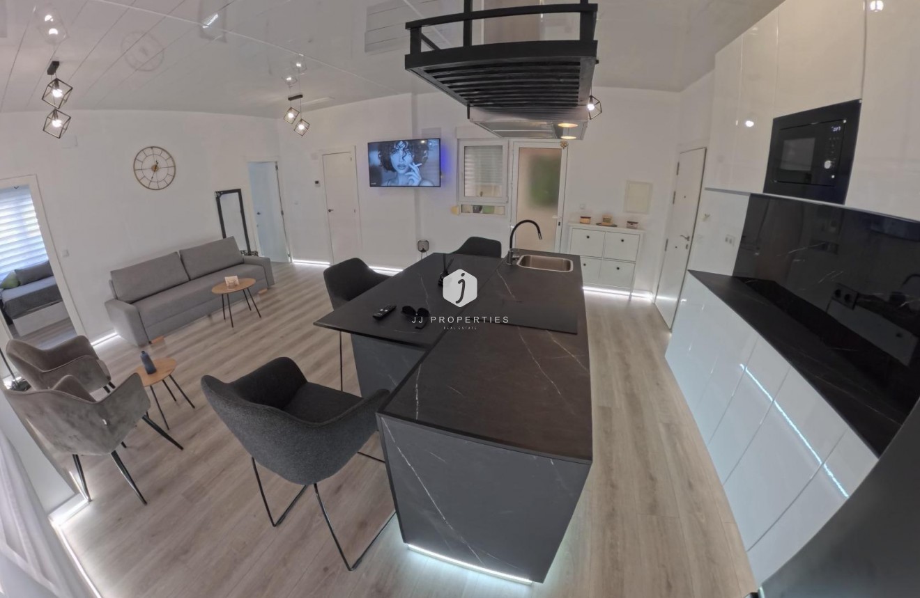 D'occasion - Appartement -
Torrevieja - Playa del Cura