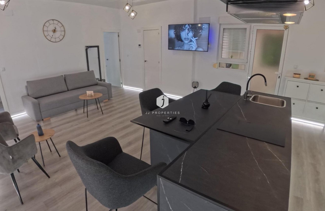 D'occasion - Appartement -
Torrevieja - Playa del Cura