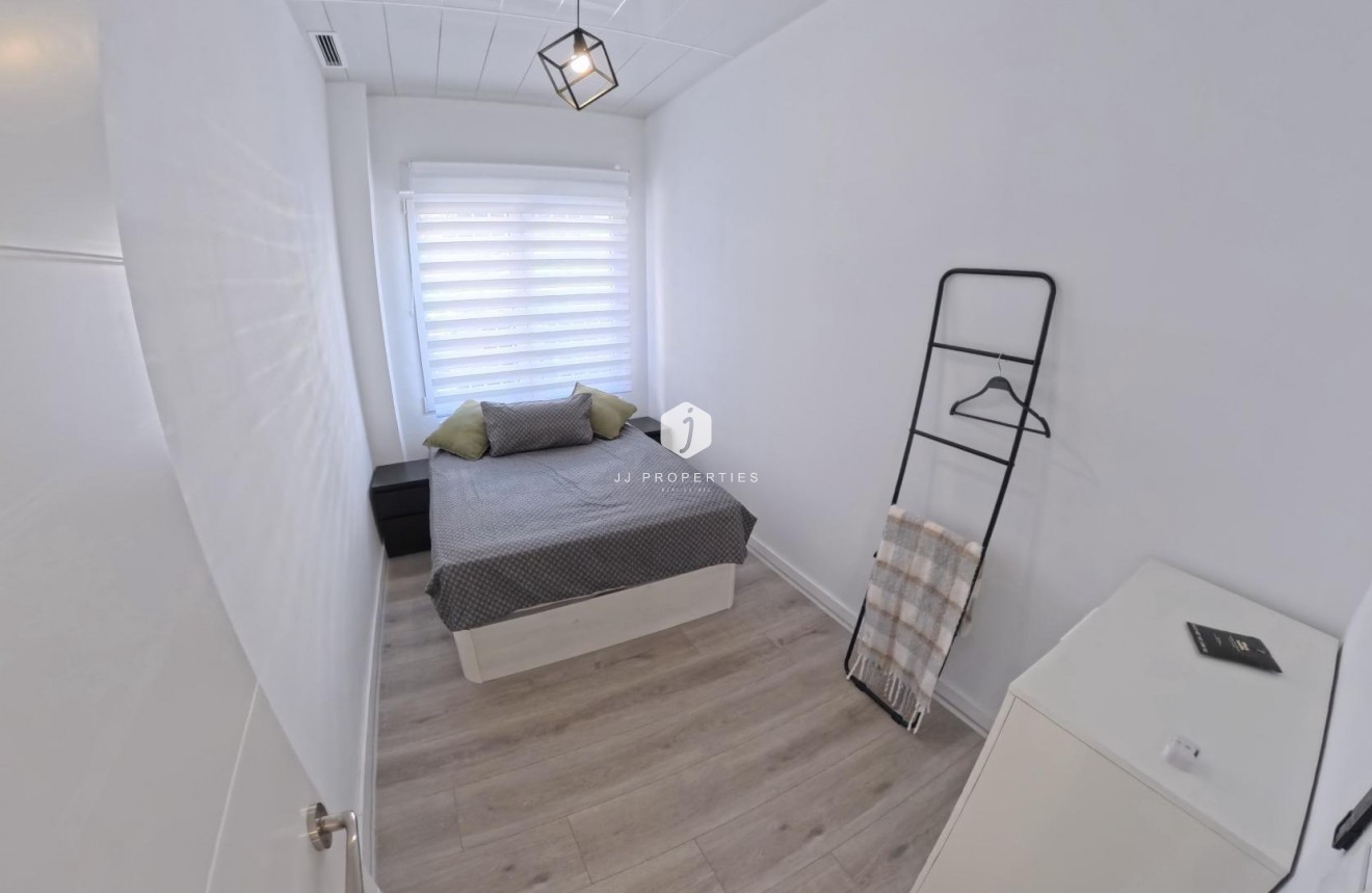 D'occasion - Appartement -
Torrevieja - Playa del Cura