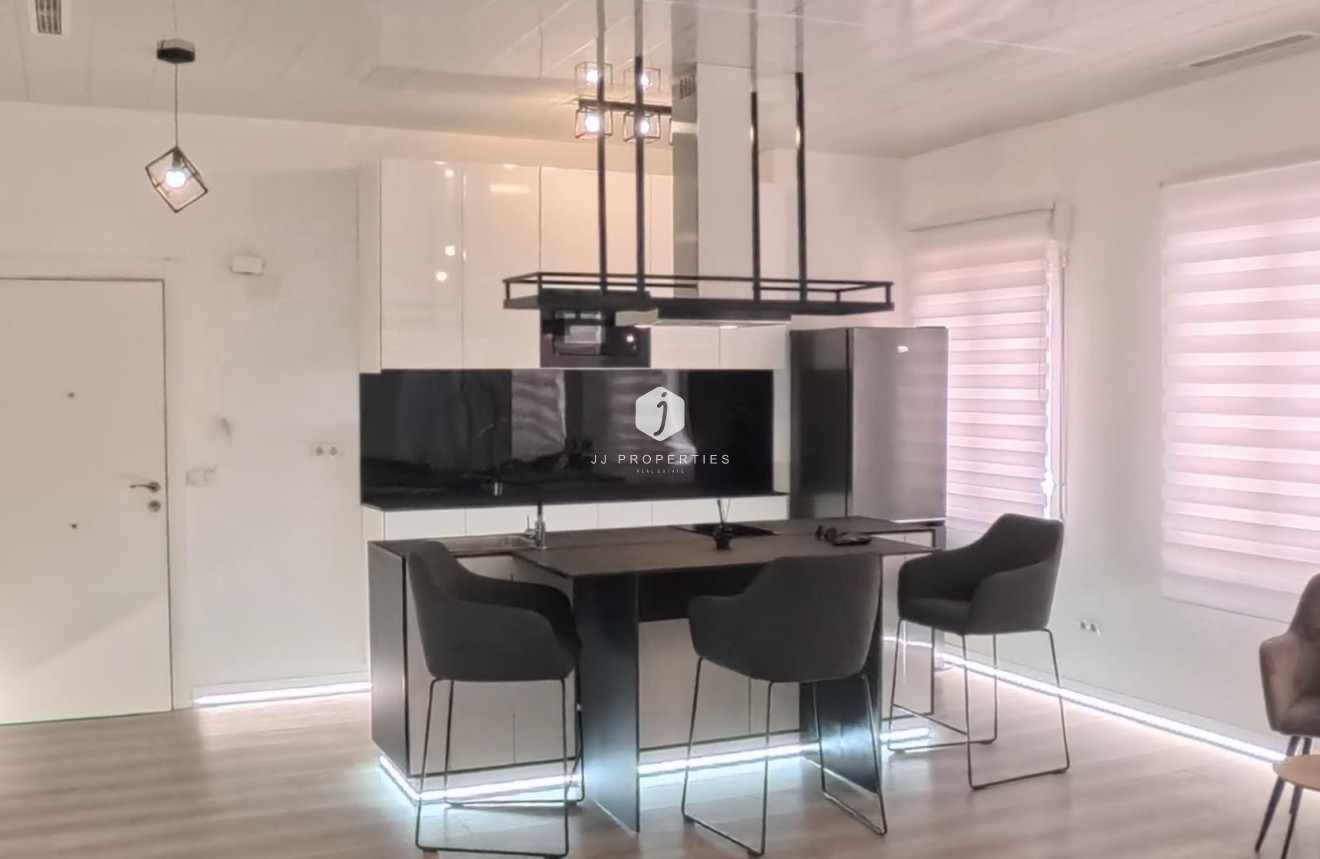 D'occasion - Appartement -
Torrevieja - Playa del Cura