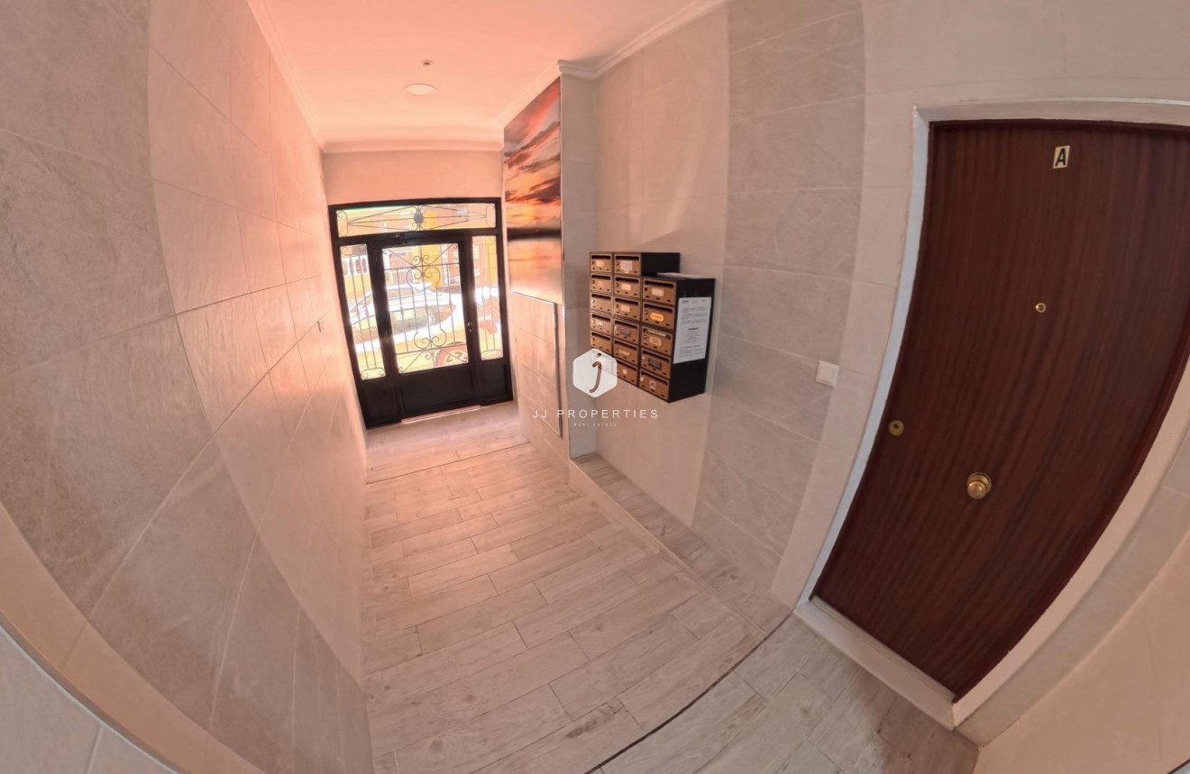 D'occasion - Appartement -
Torrevieja - Playa del Cura