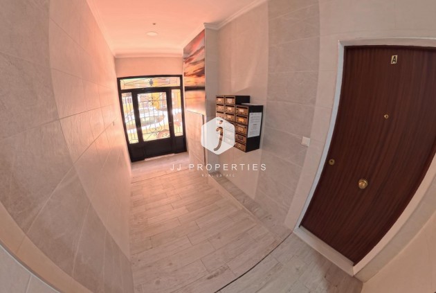 D'occasion - Appartement -
Torrevieja - Playa del Cura