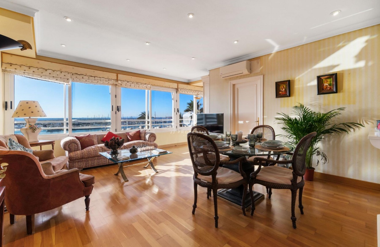 D'occasion - Appartement -
Torrevieja - Costa Blanca