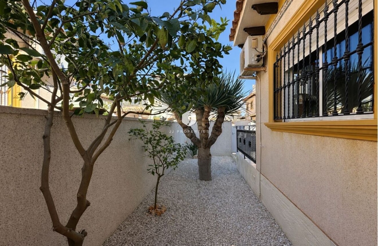 Resale - Chalet -
La Zenia - Costa Blanca