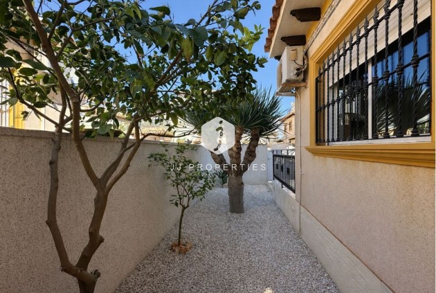 Resale - Chalet -
La Zenia - Costa Blanca