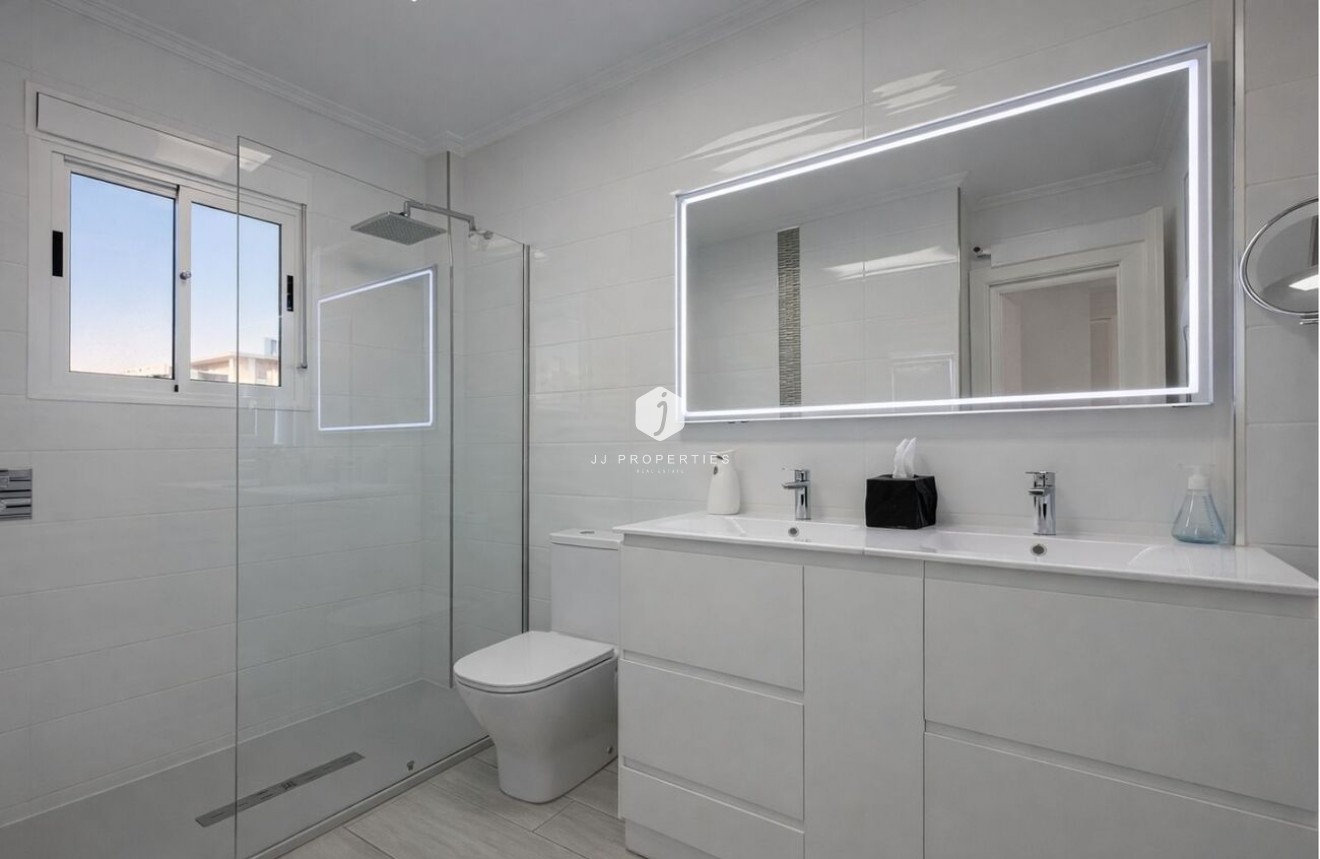 Resale - Chalet -
La Zenia - Costa Blanca