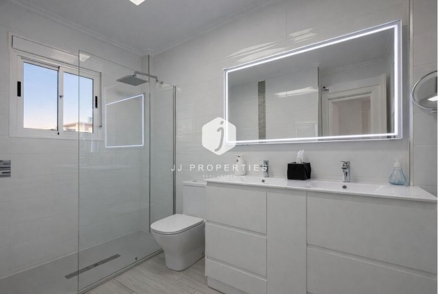 Resale - Chalet -
La Zenia - Costa Blanca