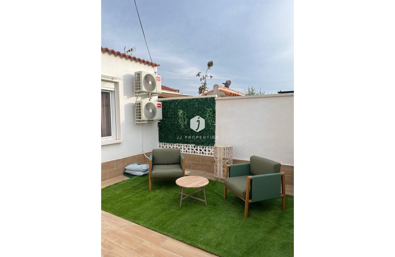 Resale - Chalet -
Torrevieja - Torretas