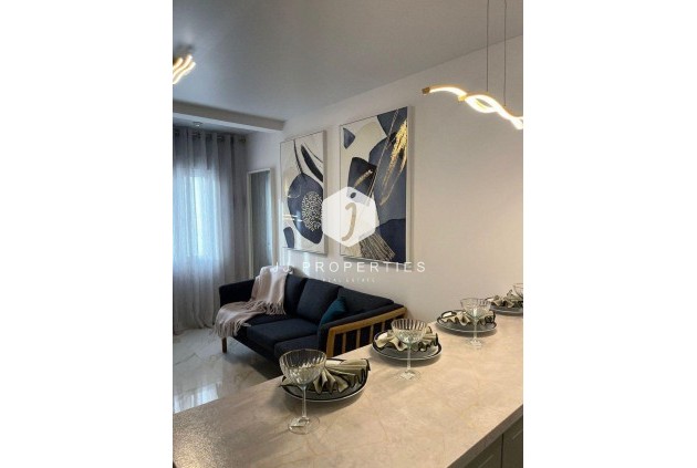 Resale - Chalet -
Torrevieja - Torretas