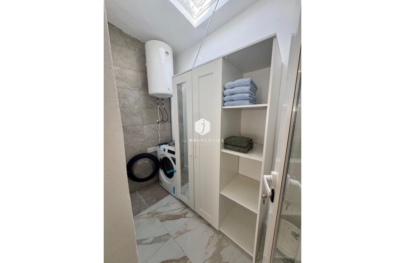 Resale - Chalet -
Torrevieja - Torretas