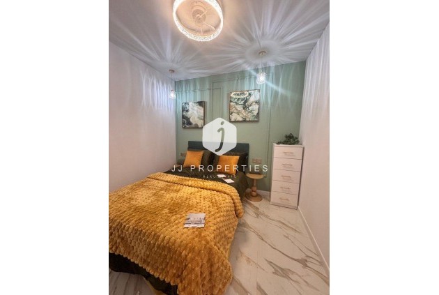 Resale - Chalet -
Torrevieja - Torretas