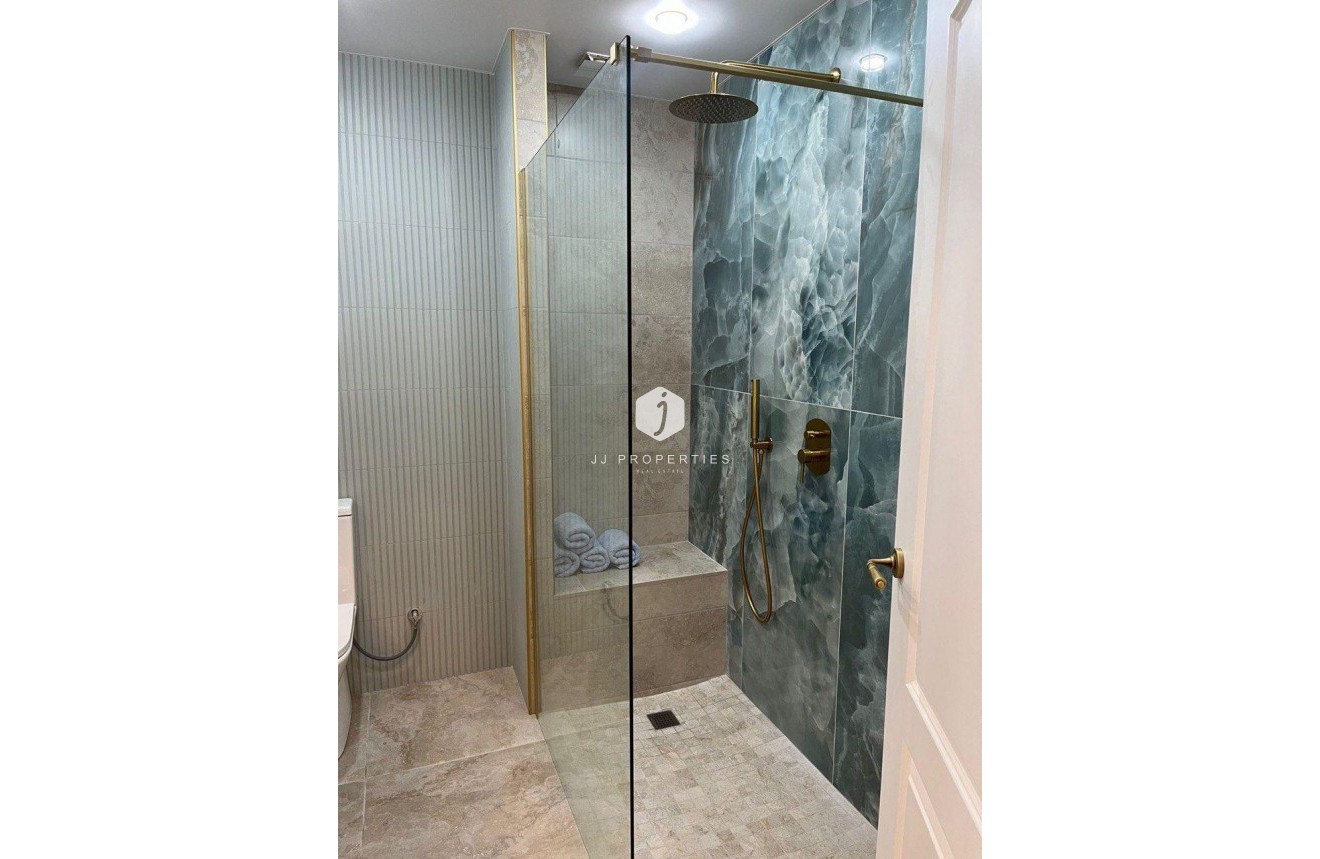 Resale - Chalet -
Torrevieja - Torretas