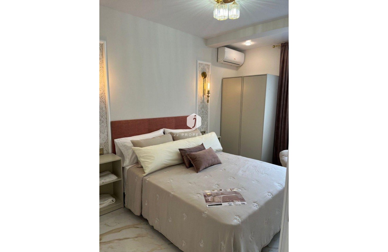 Resale - Chalet -
Torrevieja - Torretas