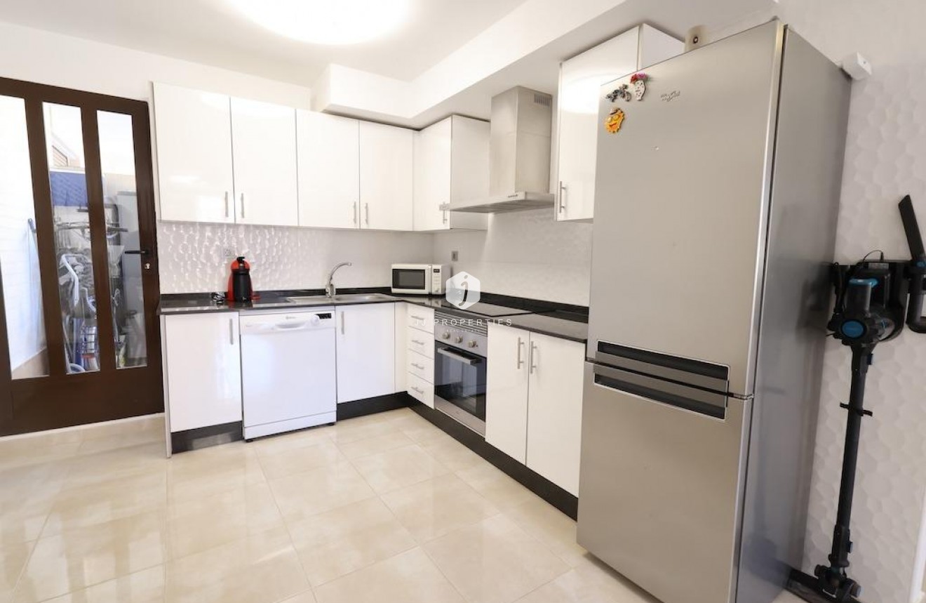 Resale - Chalet -
Orihuela Costa - Costa Blanca