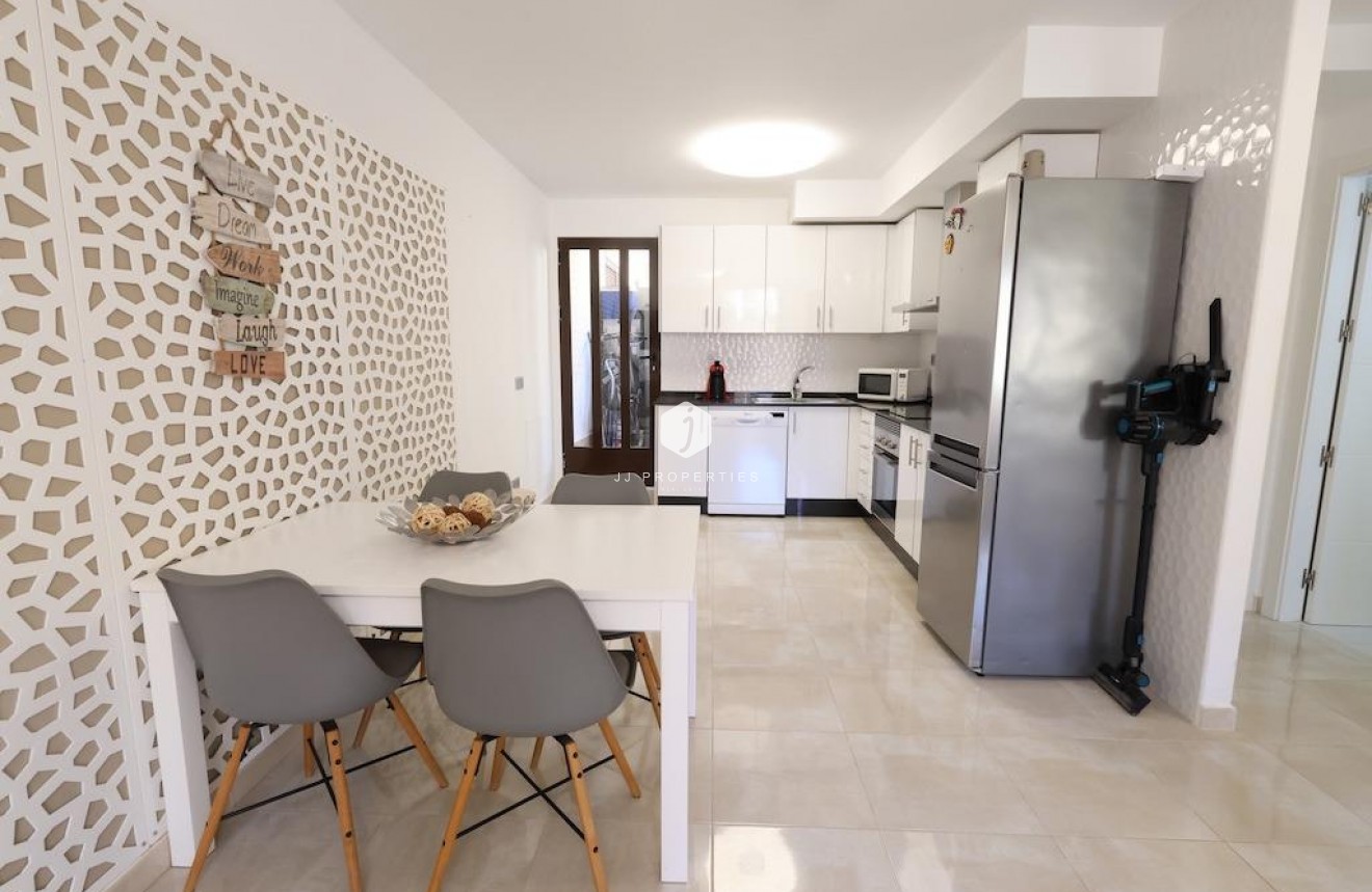 Resale - Chalet -
Orihuela Costa - Costa Blanca