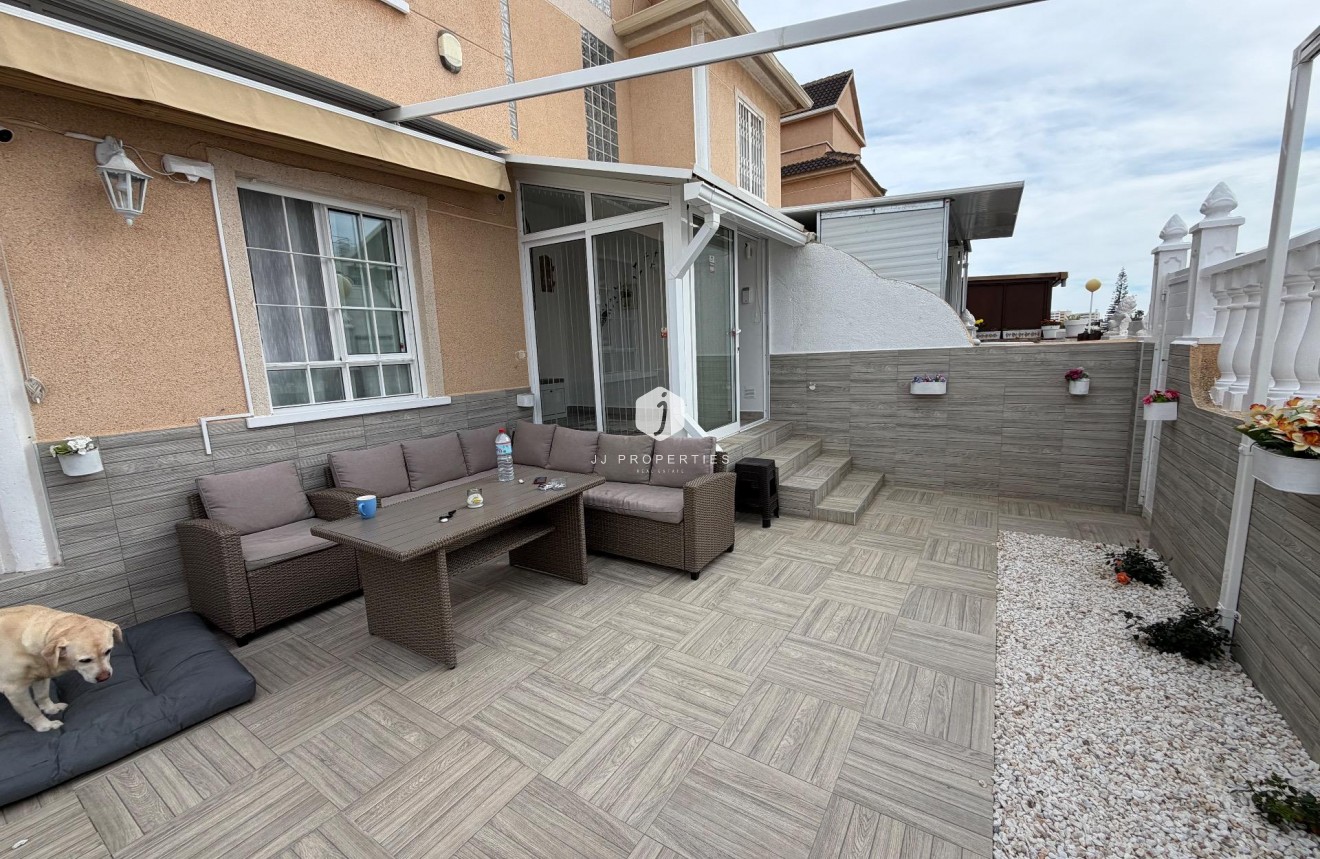 Resale - Chalet -
Orihuela Costa - La Zenia