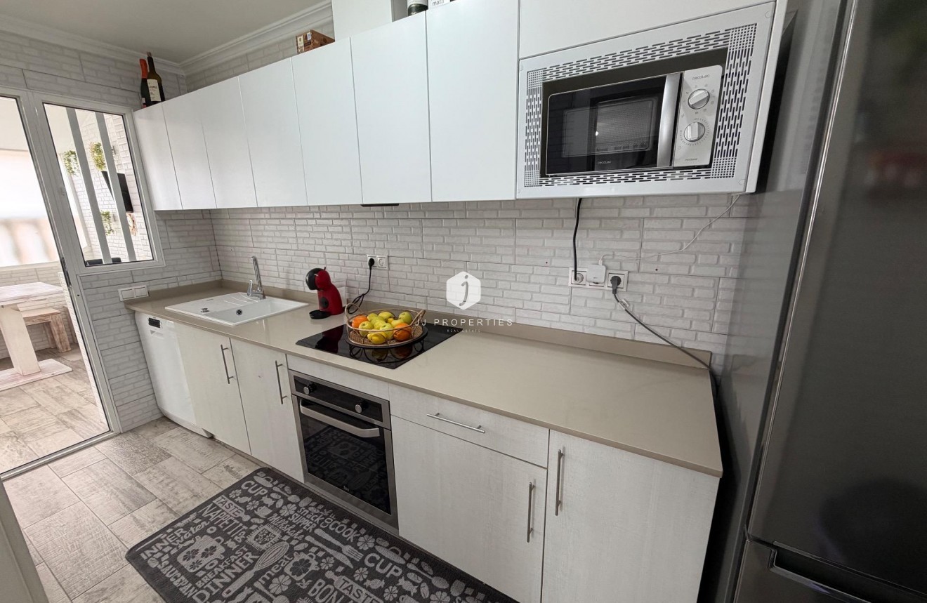 Resale - Chalet -
Orihuela Costa - La Zenia